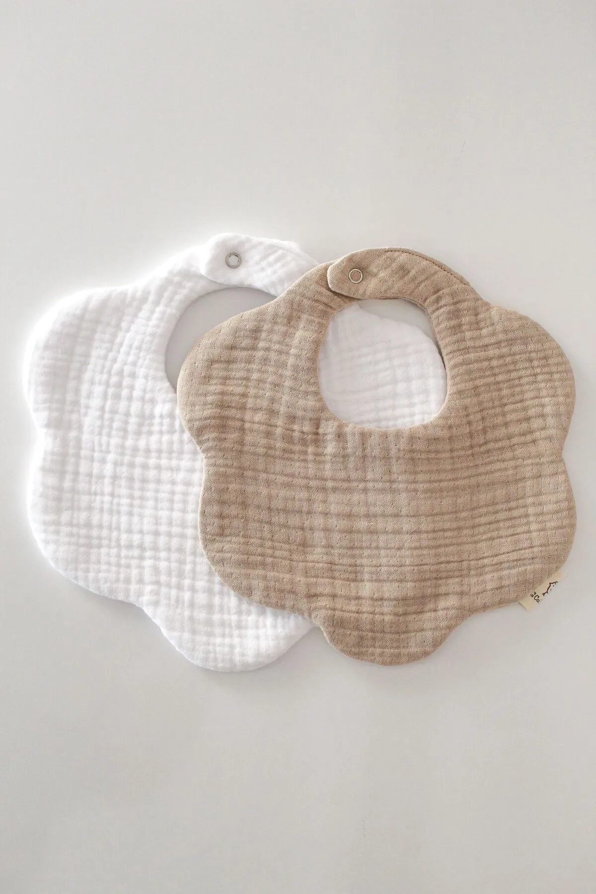 Kum Beji, Beyaz 2'li %100 Pamuklu Organik 8 Katlı Müslin Bebek Önlüğü